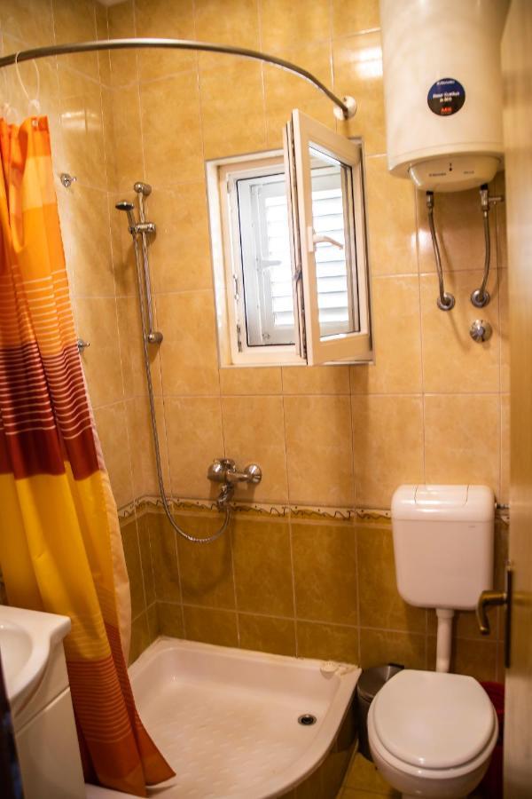 Apartments Lile By The Sea, Celina Zavode Ngoại thất bức ảnh