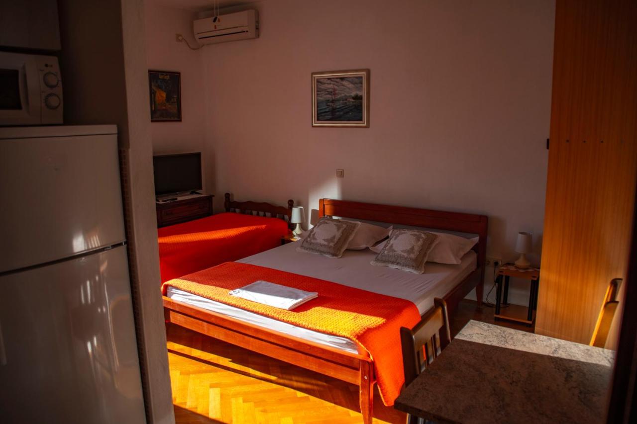Apartments Lile By The Sea, Celina Zavode Ngoại thất bức ảnh